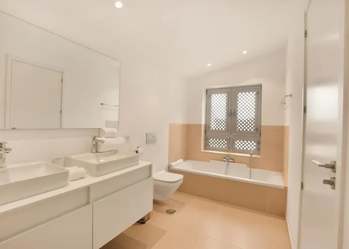 Tahona 3-1 Penthouse Jacuzzi Pool View 3b Holiday home *